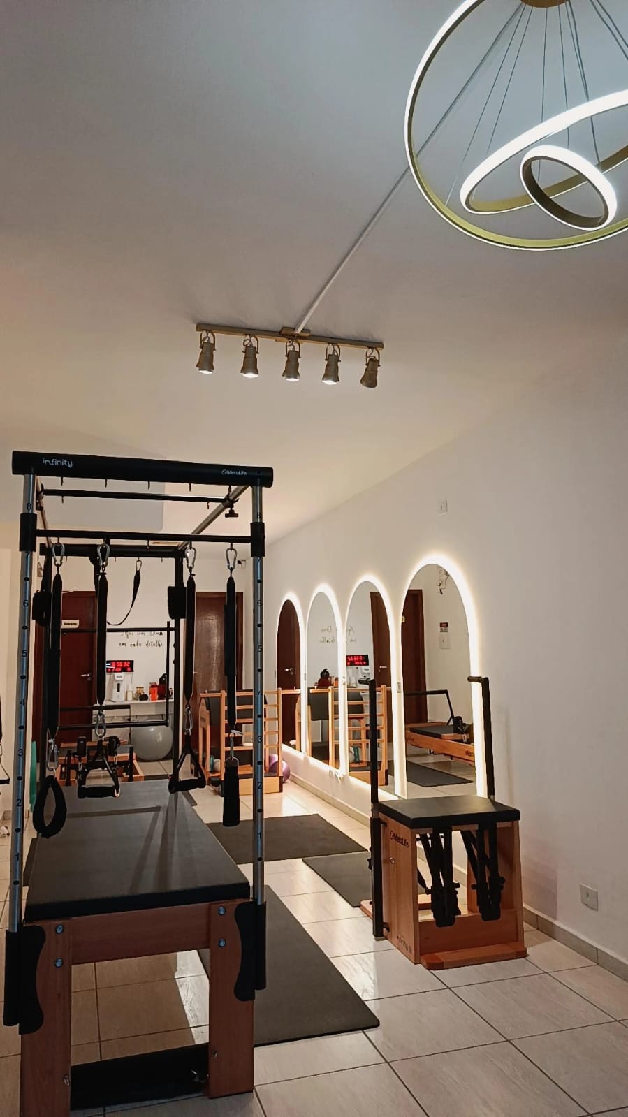 Ambiente calmo de estúdio de Pilates